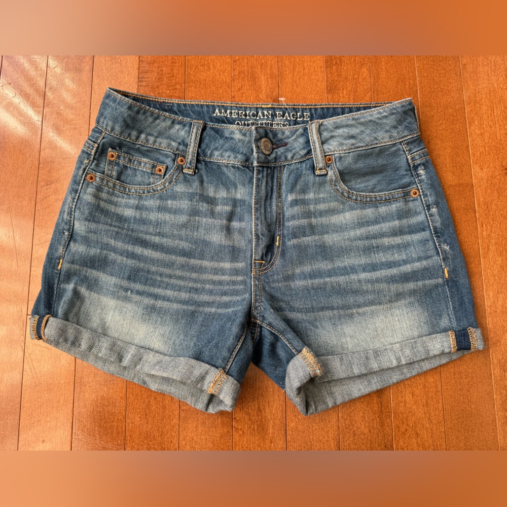 NWOT American Eagle Outfitters Boy Midi Jean Shorts Medium Wash Size 0